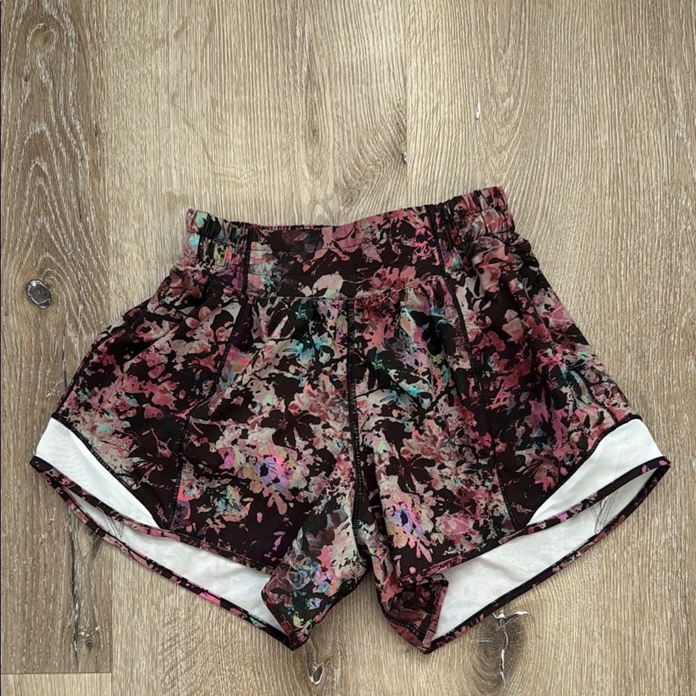 Lululemon Athletica Hotty Hot shorts